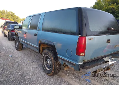 1993 Chevrolet Suburban K2500 из США, поврежденный, VIN 1GNGK26N3PJ324272